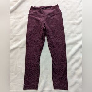 NOBULL 3/4 Leggings -Red Leopard Print size.S